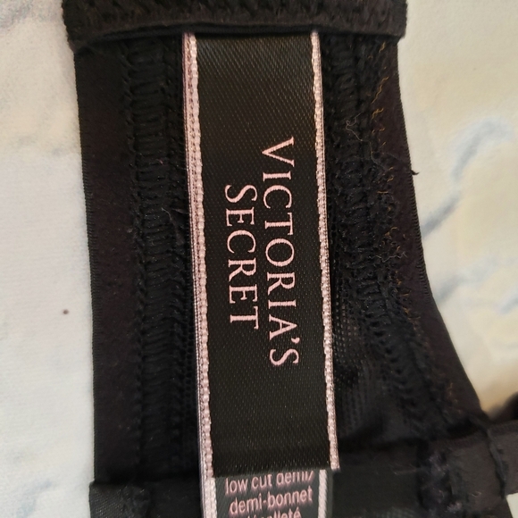 Victoria's Secret size 36D - Picture 5 of 7